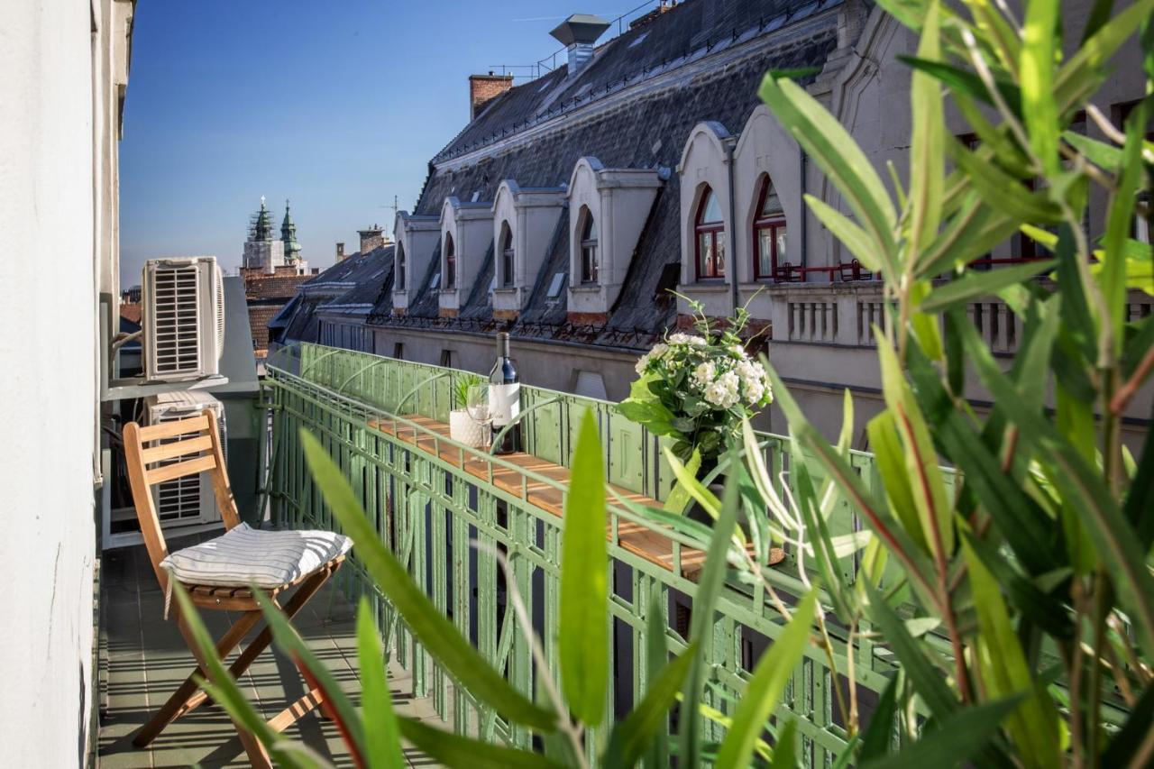 Cute Riverside With Unique Danube View Balcony Apartman