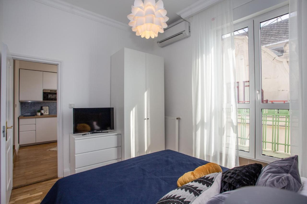 Cute Riverside With Unique Danube View Balcony Apartamento